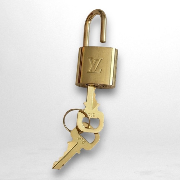 🌸SOLD🌸 Louis Vuitton #315 lock and 2 keys in Mint Condition Professionally - Picture 3 of 7
